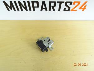 Gebrauchte Schließmechanik Heckklappe Mini Mini (R56) 1.6 16V Cooper Preis € 29,75 Mit Mehrwertsteuer angeboten von Miniparts24 - Miniteile24 GbR