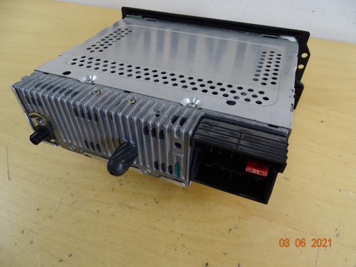 Radio CD player from a MINI Mini Cooper S (R53) 1.6 16V 2005