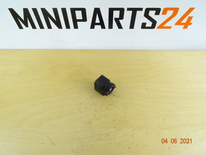 Ignition switch from a MINI Mini Open (R52) 1.6 16V Cooper 2004