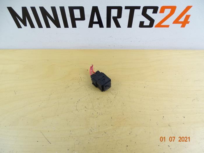 Używane Przekaznik uchwytu Mini Mini (F56) 1.5 12V Cooper D Cena € 17,85 Z VAT oferowane przez Miniparts24
