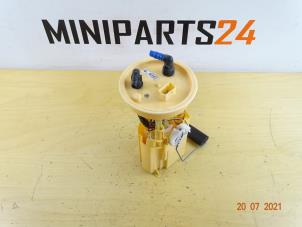 Używane Elektryczna pompa paliwa Mini Mini (R56) 1.4 16V One Cena € 71,40 Z VAT oferowane przez Miniparts24 - Miniteile24 GbR