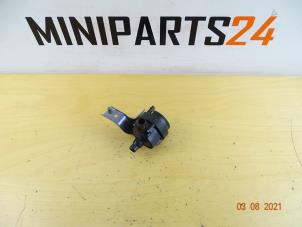 Usagé Pompe à eau supplémentaire Mini Mini (F56) 2.0 16V Cooper S Prix € 53,55 Prix TTC proposé par Miniparts24 - Miniteile24 GbR