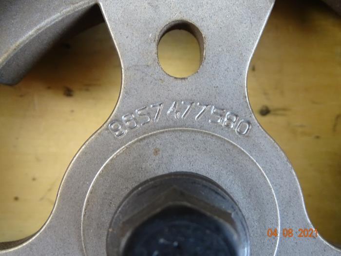 Camshaft sprocket from a MINI Clubman (R55) 1.6 Cooper D 2009
