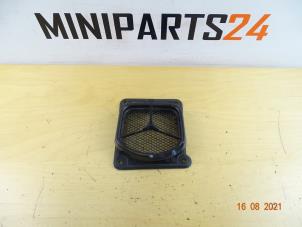 Usagé Grille d'air latérale Mini Mini (F56) 1.5 12V Cooper Prix € 23,80 Prix TTC proposé par Miniparts24 - Miniteile24 GbR