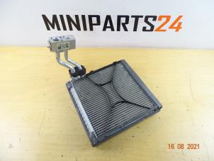 Używane Parownik klimatyzacji Mini Mini (F56) 1.5 12V Cooper Cena € 89,25 Z VAT oferowane przez Miniparts24 - Miniteile24 GbR