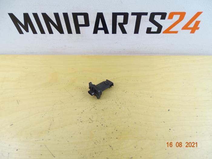 Luftmassenmesser van een MINI Mini (F56) 1.5 12V Cooper 2014