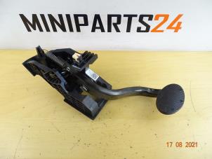 Usagé Pédale de frein Mini Mini (F56) 1.5 12V Cooper Prix € 89,25 Prix TTC proposé par Miniparts24 - Miniteile24 GbR