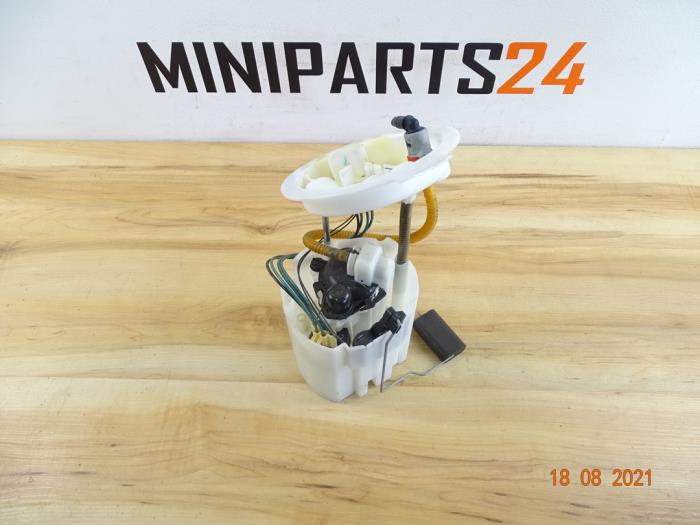 Petrol pump from a MINI Mini (F56) 2.0 16V Cooper S 2019