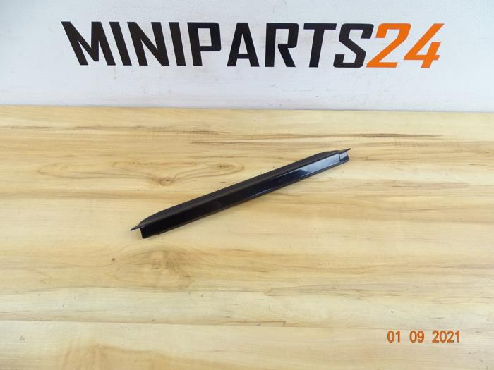 Używane Pokrowiec samochodowy Mini Countryman (R60) 1.6 16V Cooper Cena € 11,90 Z VAT oferowane przez Miniparts24