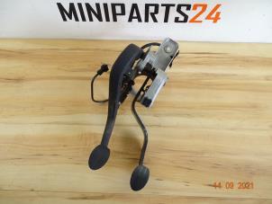 Used Brake pedal Mini Mini (R56) 1.6 16V John Cooper Works Price € 89,25 Inclusive VAT offered by Miniparts24 - Miniteile24 GbR
