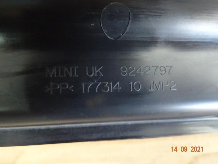 Abdeckplatte sonstige van een MINI Mini (R56) 1.6 16V John Cooper Works 2013