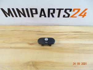 Używane Przelacznik lusterka Mini Mini Cooper S (R53) 1.6 16V Cena € 17,85 Z VAT oferowane przez Miniparts24 - Miniteile24 GbR