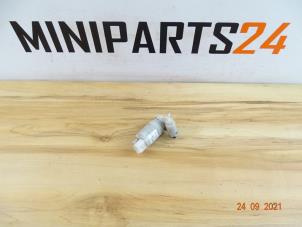 Używane Pompa spryskiwacza przód Mini Mini Cooper S (R53) 1.6 16V Cena € 23,68 Z VAT oferowane przez Miniparts24 - Miniteile24 GbR