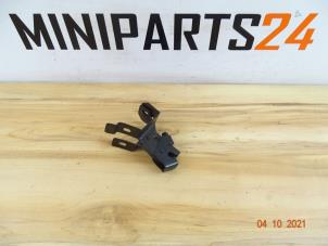 Used Rear seat lock Mini Mini Cooper S (R53) 1.6 16V Price € 47,60 Inclusive VAT offered by Miniparts24 - Miniteile24 GbR