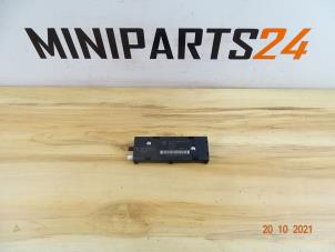 Usagé Antenne amplificateur Mini Countryman (R60) 1.6 16V Cooper S ALL4 Prix € 71,40 Prix TTC proposé par Miniparts24 - Miniteile24 GbR