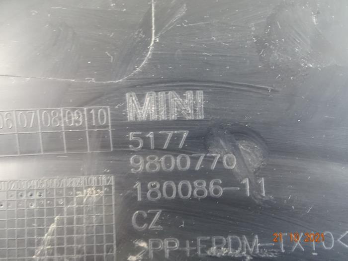 Cubierta de neumático de un MINI Countryman (R60) 1.6 16V Cooper S ALL4 2011