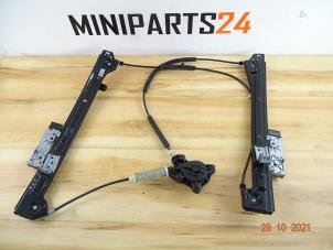 Używane Mechanizm szyby prawej przedniej wersja 2-drzwiowa Mini Mini (R56) 1.6 16V Cooper S Cena € 148,75 Z VAT oferowane przez Miniparts24 - Miniteile24 GbR