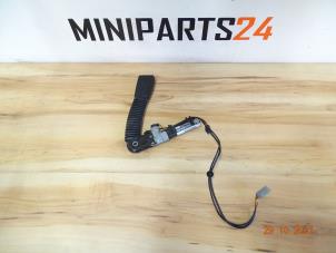 Used Seatbelt tensioner, right Mini Mini (R56) 1.6 16V Cooper S Price € 71,40 Inclusive VAT offered by Miniparts24 - Miniteile24 GbR