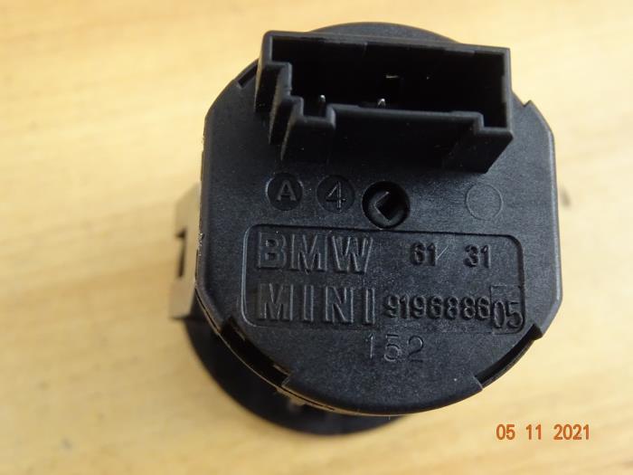 Airbag lock from a MINI Clubman (R55) 1.6 Cooper D 2012