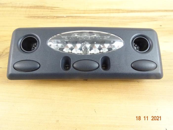 Oswietlenie wewnetrzne przód z MINI Mini One/Cooper (R50) 1.6 16V Cooper 2005