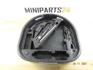 Usagé Ensemble cric Mini Clubman (R55) 1.6 Cooper D Prix € 83,30 Prix TTC proposé par Miniparts24 - Miniteile24 GbR