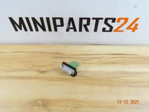 Usagé Résistance chauffage Mini Mini Cooper S (R53) 1.6 16V Prix € 26,78 Prix TTC proposé par Miniparts24 - Miniteile24 GbR