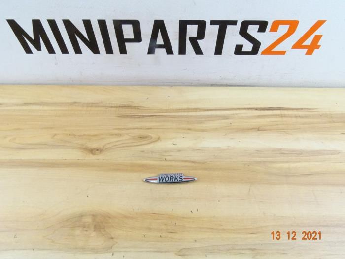 Używane Listwa ozdobna Mini Mini Cooper S (R53) 1.6 16V Cena € 29,75 Z VAT oferowane przez Miniparts24