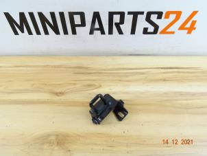 Used Rear seat lock Mini Mini Cooper S (R53) 1.6 16V Price € 23,80 Inclusive VAT offered by Miniparts24 - Miniteile24 GbR
