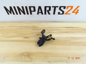Used Rear seat lock BMW Mini One/Cooper (R50) 1.6 16V Cooper Price € 47,60 Inclusive VAT offered by Miniparts24 - Miniteile24 GbR