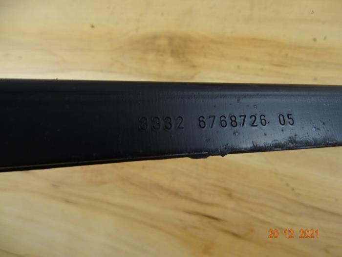 Rear lower wishbone, left from a MINI Mini (R56) 1.6 16V Cooper S 2010