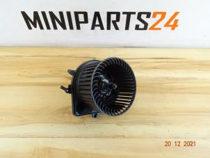 Usagé Moteur de ventilation chauffage Mini Mini (R56) 1.6 16V Cooper S Prix € 59,50 Prix TTC proposé par Miniparts24 - Miniteile24 GbR