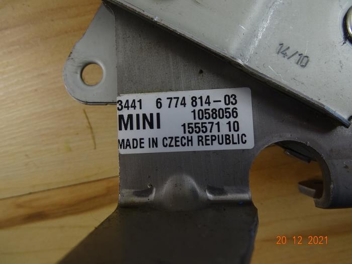 Handbremse Mechanik van een MINI Mini (R56) 1.6 16V Cooper S 2010