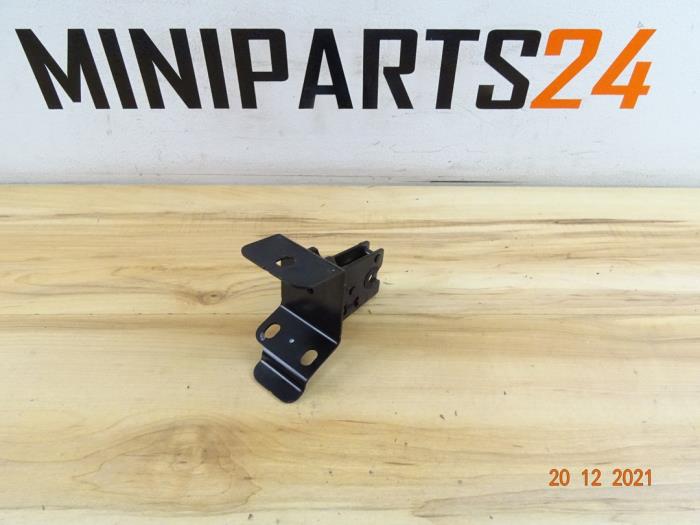 Rear seat lock from a MINI Mini (R56) 1.6 16V Cooper S 2010