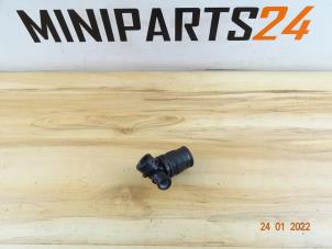 Usagé Tuyau radiateur Mini Countryman (R60) 1.6 Cooper D ALL4 Prix € 17,85 Prix TTC proposé par Miniparts24 - Miniteile24 GbR