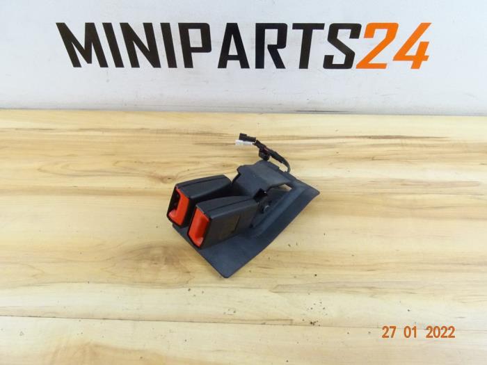 Gebrauchte Gurtspanner Mitte hinten Mini Mini (R56) 1.6 16V Cooper S Preis € 23,80 Mit Mehrwertsteuer angeboten von Miniparts24