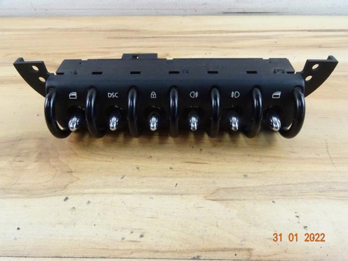 Multi-functional window switch from a MINI Mini Cooper S (R53) 1.6 16V 2005