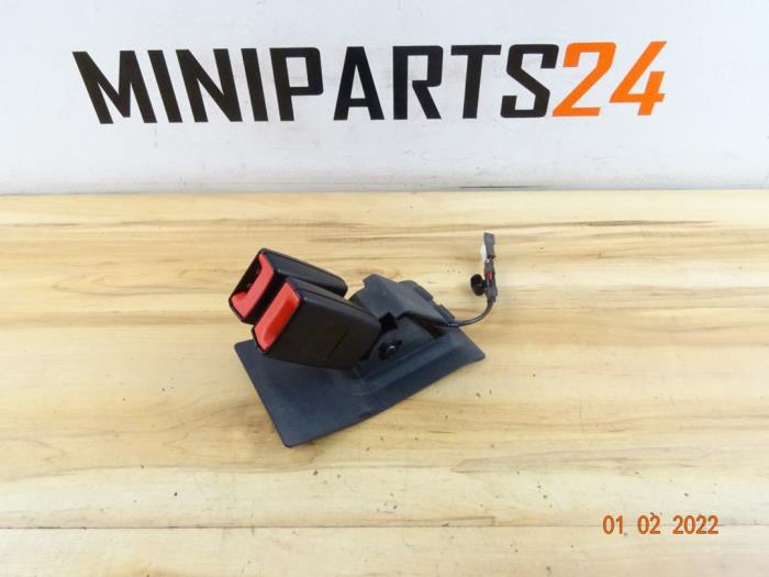 Gebrauchte Gurtspanner Mitte hinten Mini Mini (R56) 1.6 16V Cooper Preis € 23,80 Mit Mehrwertsteuer angeboten von Miniparts24