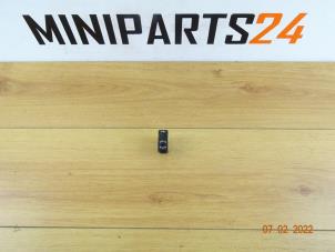 Used AUX / USB connection Mini Mini (R56) 1.6 16V Cooper Price € 29,75 Inclusive VAT offered by Miniparts24 - Miniteile24 GbR
