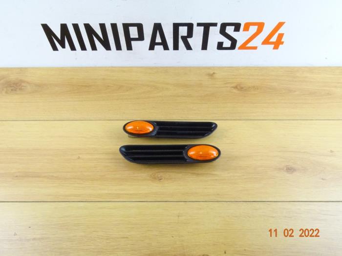 Indicator lens, front left from a MINI Mini One/Cooper (R50) 1.6 16V One 2005