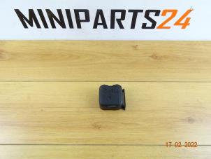 Usagé Distributeur de courant Mini Mini Cooper S (R53) 1.6 16V Prix € 17,85 Prix TTC proposé par Miniparts24 - Miniteile24 GbR