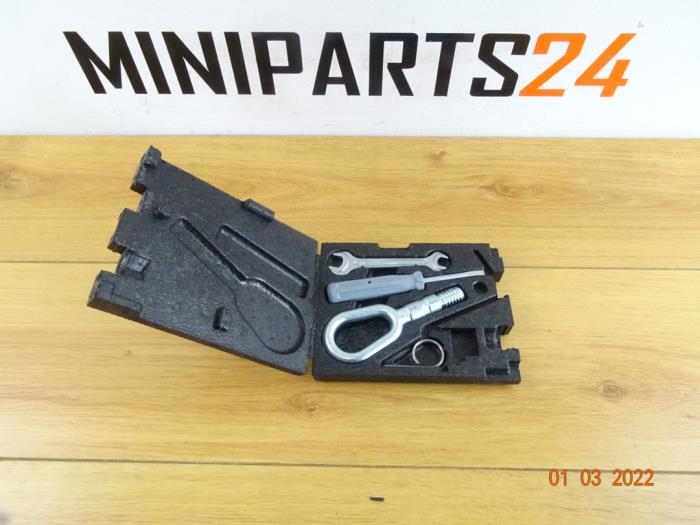 Używane Zestaw narzedzi Mini Cooper S Cena € 35,70 Z VAT oferowane przez Miniparts24