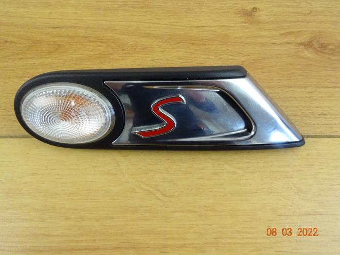 Front wing indicator, right from a MINI Mini (R56) 1.6 16V Cooper S 2007