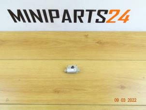 Usados Amplificador de antena Mini Mini (R56) 1.6 16V Cooper S Precio € 11,90 IVA incluido ofrecido por Miniparts24 - Miniteile24 GbR
