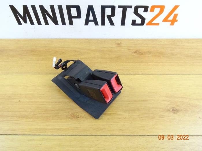 Gebrauchte Gurtspanner Mitte hinten Mini Mini (R56) 1.6 16V Cooper S Preis € 23,80 Mit Mehrwertsteuer angeboten von Miniparts24