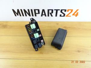 Usados Caja de fusibles Mini Mini (R56) 1.6 16V Cooper Precio € 29,16 IVA incluido ofrecido por Miniparts24 - Miniteile24 GbR