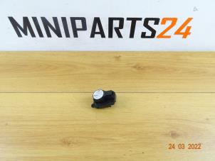 Used Electric heater valve Mini Countryman (R60) 1.6 Cooper D ALL4 Price € 32,73 Inclusive VAT offered by Miniparts24 - Miniteile24 GbR