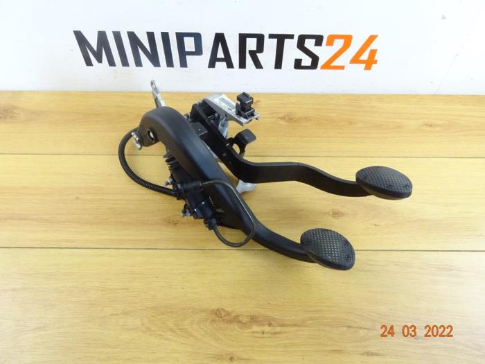 Set of pedals from a MINI Countryman (R60) 1.6 Cooper D ALL4 2014