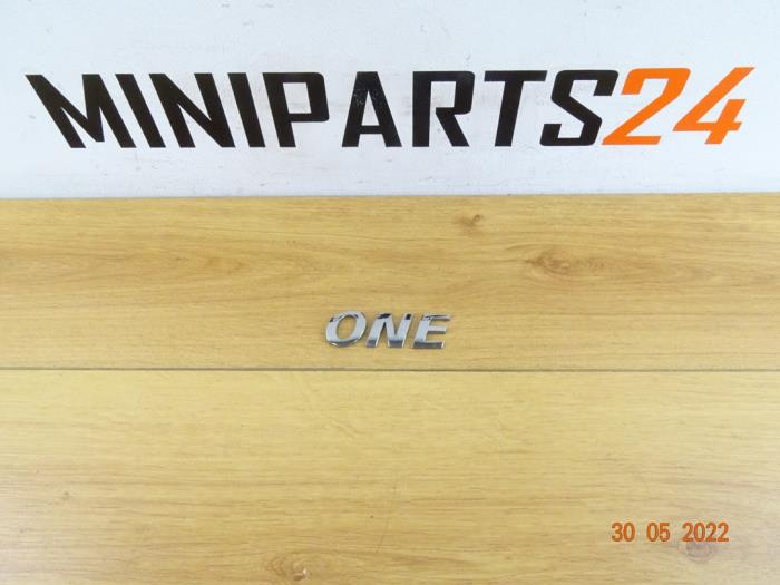Begagnade Emblem BMW Mini (R50/53) Pris € 17,85 Inklusive moms erbjuds av Miniparts24