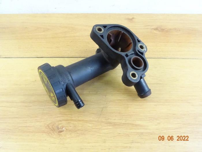 Thermostat housing from a MINI Mini One/Cooper (R50) 1.6 16V Cooper 2004