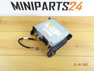 Gebrauchte Radio CD Spieler Mini Mini (F56) 1.5 12V Cooper Preis € 267,75 Mit Mehrwertsteuer angeboten von Miniparts24 - Miniteile24 GbR